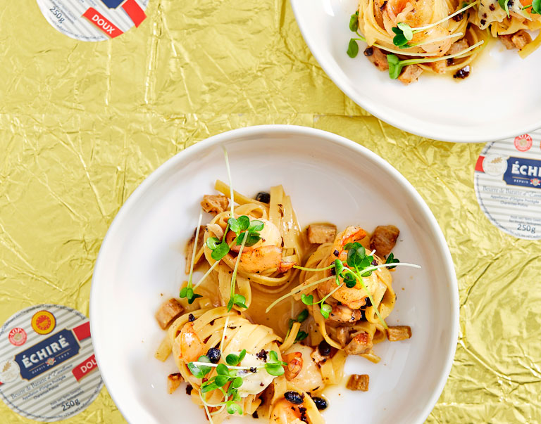 Pasta met gamba's, spek & zwarte-bonenboter