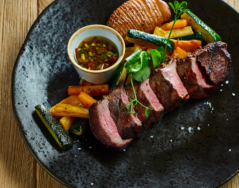 Picanha met seizoensgroenten, hasselback & chimichurri