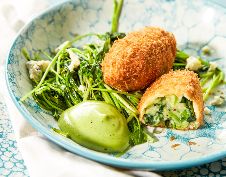 Kroketjes van raapsteelstamppot met gesmoorde raapsteeltjes en mayonaise van groene mosterd