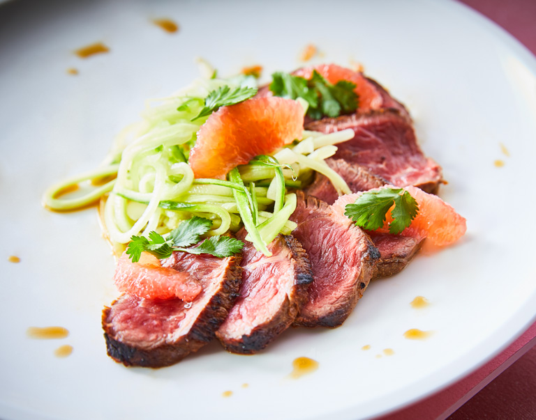 Tataki van biefstuk met ponzu en komkommer